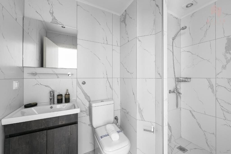 Bathroom 3, Avenue Studios & Apartments, Nilie Hospitality MGMT, Central Macedonia