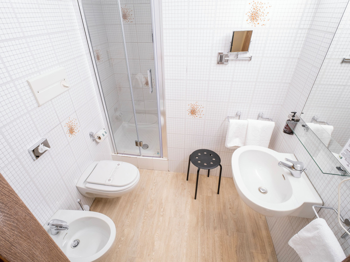 Bathroom 4, Best Quality Hotel Gran Mogol, Torino