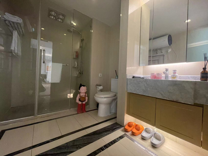 Bathroom 25