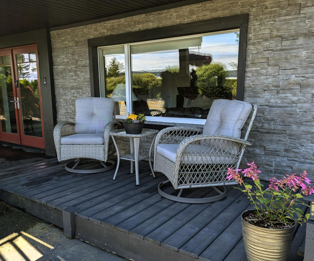 Others 5, By the Sea, Comox-Strathcona