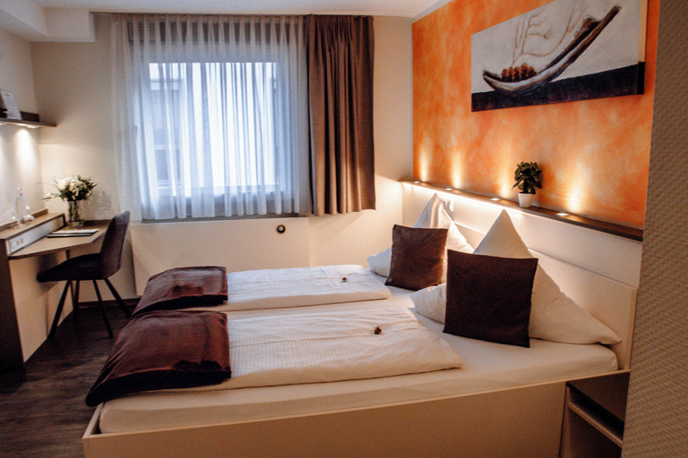 Bedroom 3, Central Hotel Garni, Würzburg