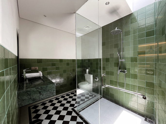 Bathroom 4, NEW! Tranquil Villa near Canggu, Badung