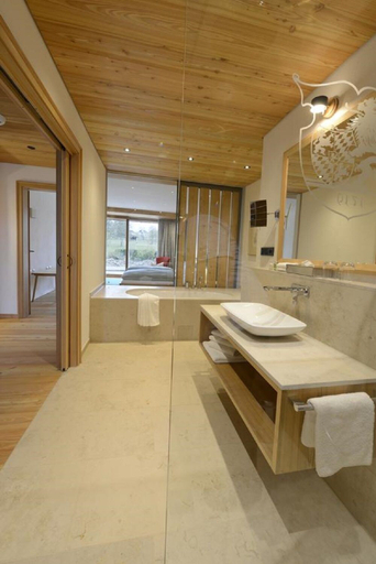 Bathroom 5, Romantik Hotel Zum Klosterbräu, Neuburg-Schrobenhausen