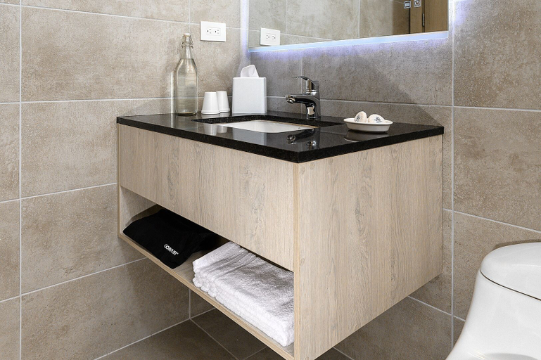 Bathroom 4, Doubletree By Hilton Guayaquil, Guayaquil