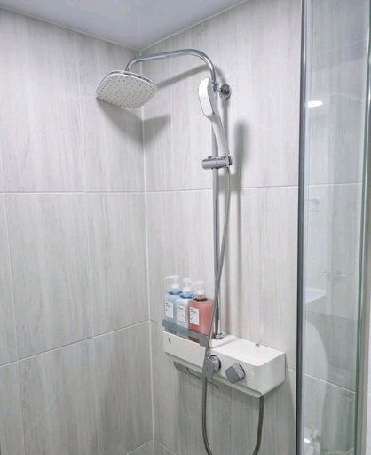 Bathroom 10