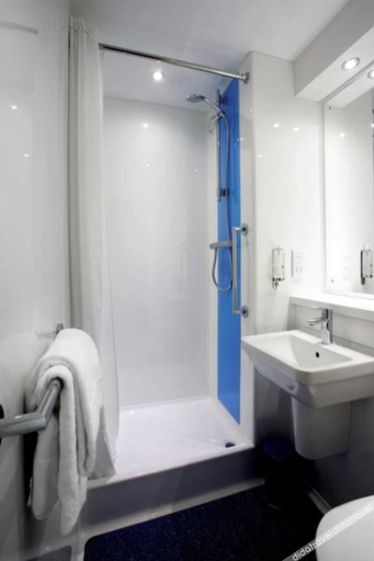 Bathroom 4, Travelodge London Barking, London