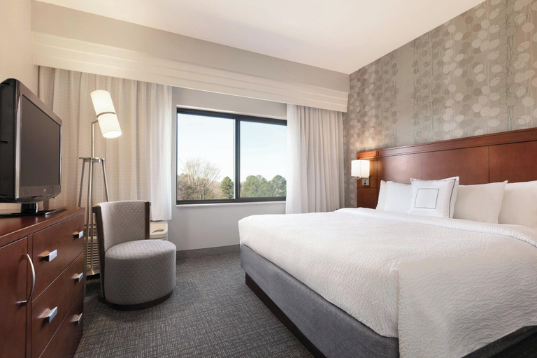 Bedroom 4, Courtyard by Marriott Charlotte Airport North, Mecklenburg