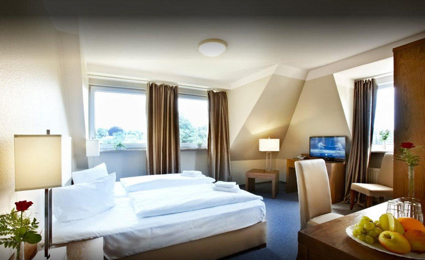 Bedroom 4, Hotel Koenigstein Kiel by Tulip Inn, Kiel