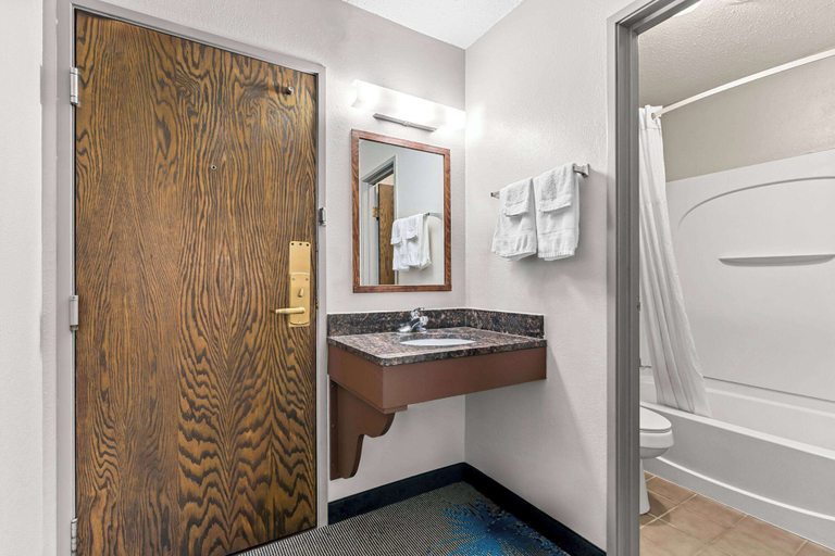 Bathroom 4, Days Inn by Wyndham Sioux Falls Empire, Minnehaha