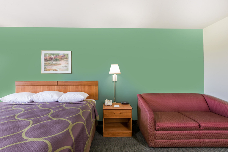 Bedroom 3, Super 8 by Wyndham Hagerstown/Halfway Area, Washington