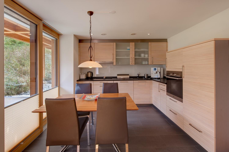 Others 5, Meric Apartment, Visp