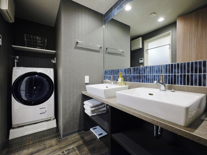 Bathroom 13