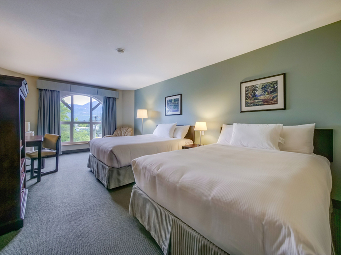 Bedroom 3, Harrison Lake Hotel, Fraser Valley