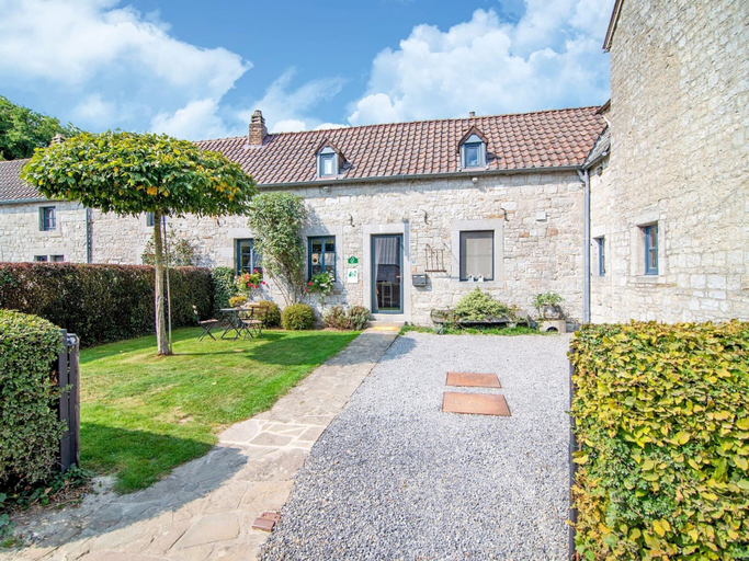 Traditional Cottage with private terrace, Liège