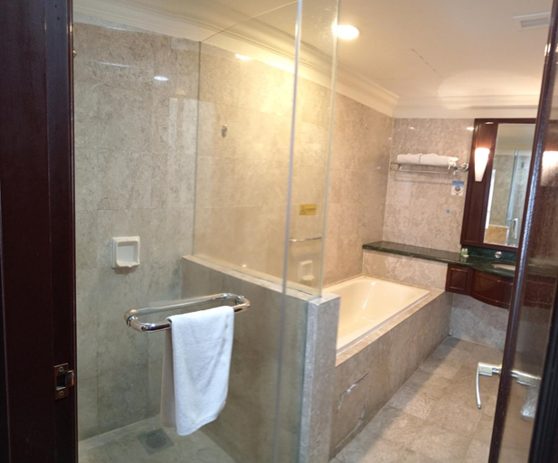 Bathroom, KING SERVICE SUITES at TIMES SQUARE, Kuala Lumpur
