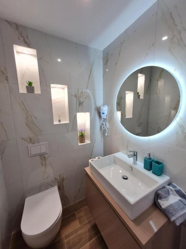 Bathroom 3, Himara 28, Vlorës