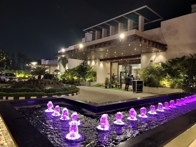 Bel-La Monde Hotel NH8 at 6km from IGI Airport Delhi, West