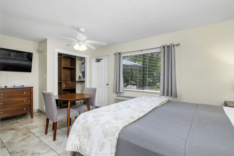 Bedroom 3, Fairways Inn of Naples, Collier