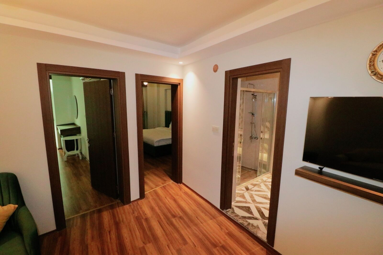 Others 5, Grand Luxury, Merkez