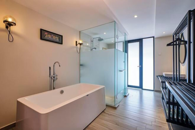 Bathroom 11