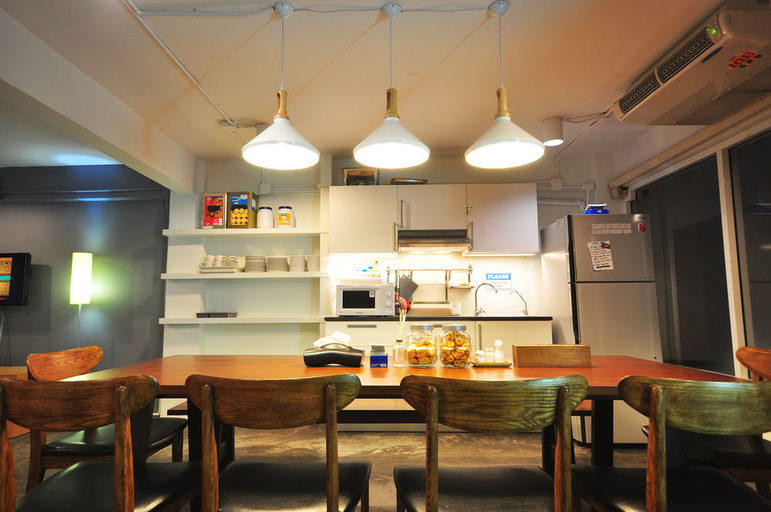 HQ hostel Silom, Bang Rak