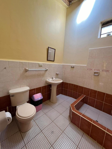Bathroom 4, Capuli, Quispicanchi