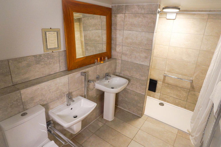 Bathroom 5, Lazaat Hotel, East Riding of Yorkshire