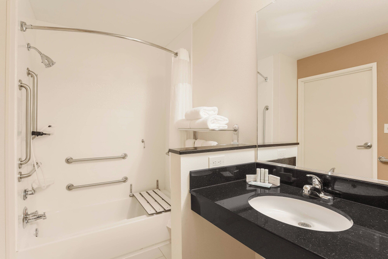 Bathroom 3, Fairfield Inn & Suites Victoria, Victoria