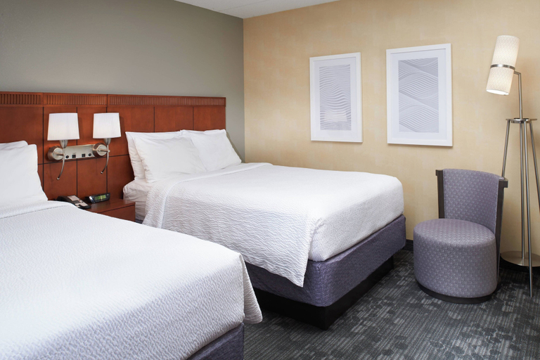 Bedroom 4, Courtyard by Marriott Rockford, Winnebago