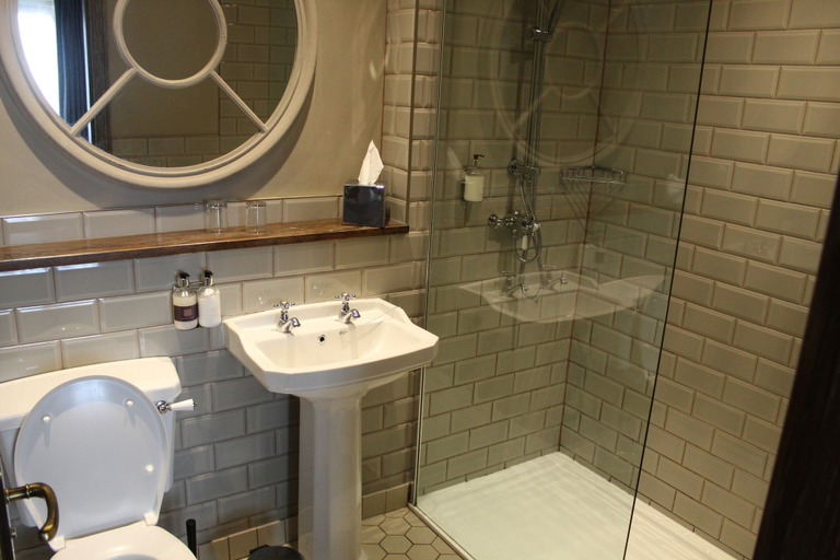 Bathroom 3, Red Dragon Inn, Lancashire