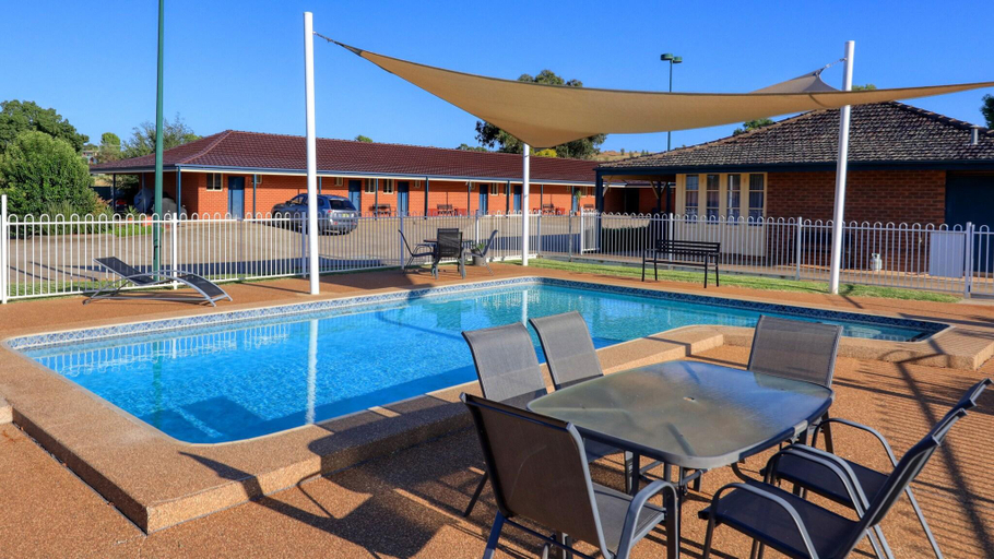 Sport & Beauty 2, Bushmans Motor Inn, Parkes