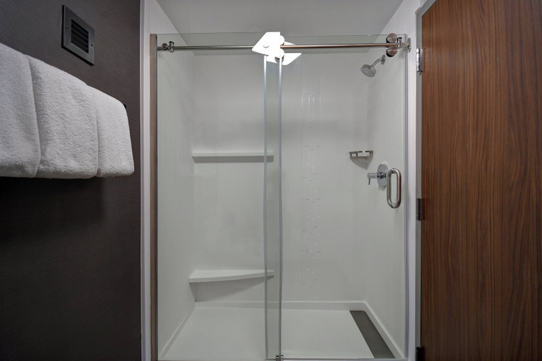 Bathroom 4, Courtyard by Marriott Cincinnati Airport, Boone