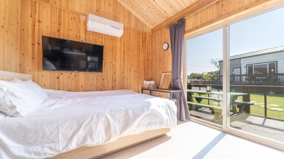 Bedroom 2, Jeju Bijalim Pension, Jeju