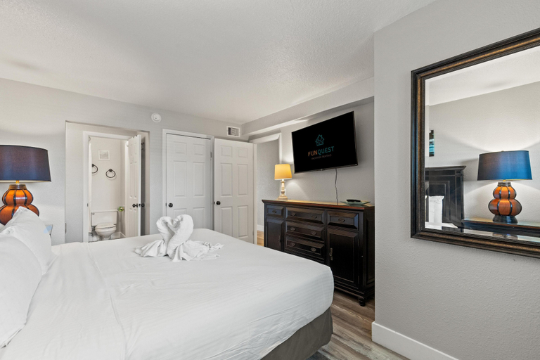 Bedroom 3, The Summit 515, Bay
