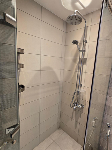 Bathroom 3, Alshakreen suites, Ardhah