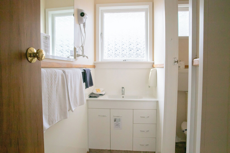 Bathroom 4, Tuki Tuki Motel, Central Hawke's Bay