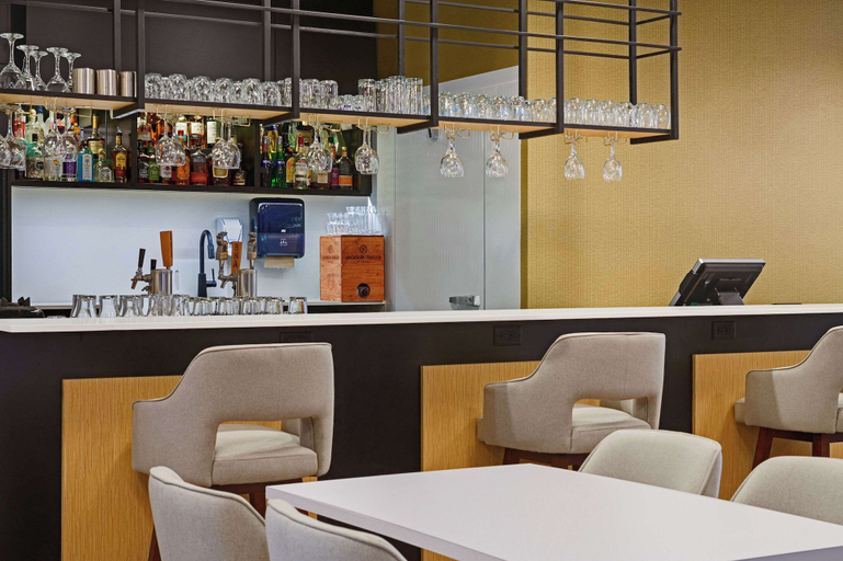 Food & Drinks 5, Park Inn by Radisson, Kelowna, Central Okanagan