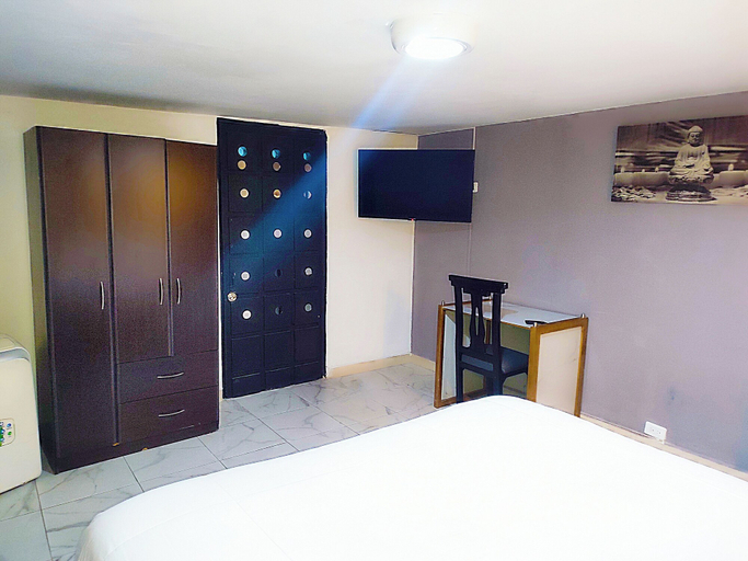 Bedroom 2, $ PROMO $ Big Rooftop Apt 10 BDRM w/Pool @Poblado, Medellín