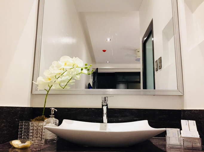Bathroom 5, White Breeze Palawan Boutique Hotel, Puerto Princesa City