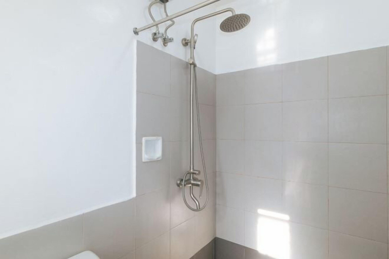Bathroom 4, RedDoorz @ Tesoro Apartments Ermita Manila, Manila City