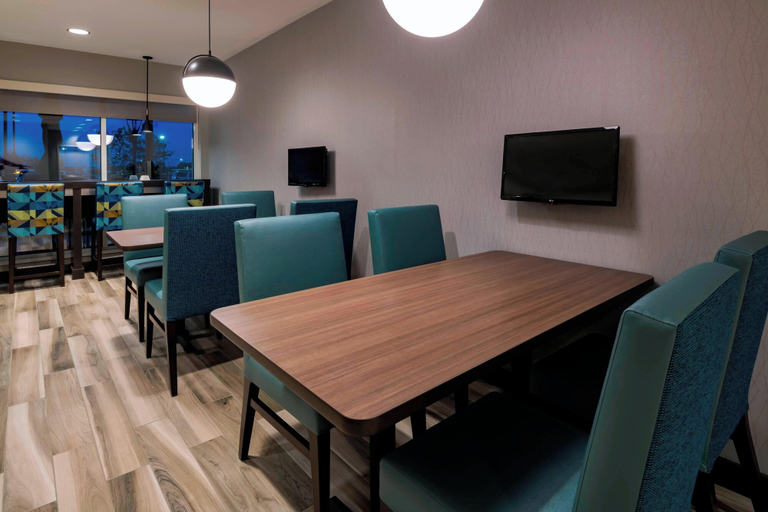 Food & Drinks 5, TownePlace Suites by Marriott Leavenworth, Leavenworth