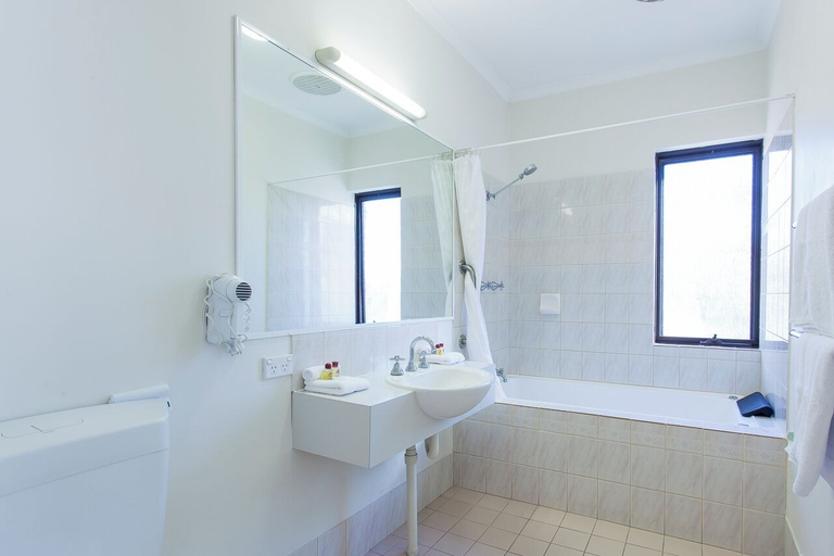 Bathroom 4, Kings Park Motel, Perth