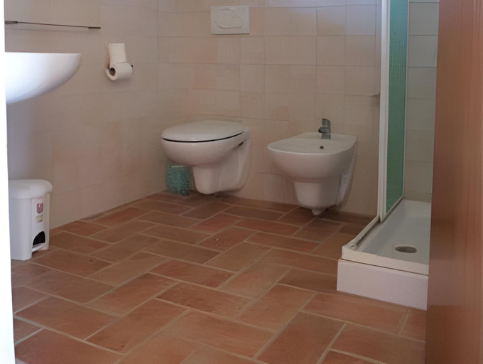 Bathroom 13