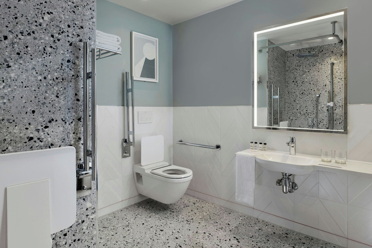 Bathroom 5, Sheraton Amsterdam Airport Hotel and Conference Center, Haarlemmermeer
