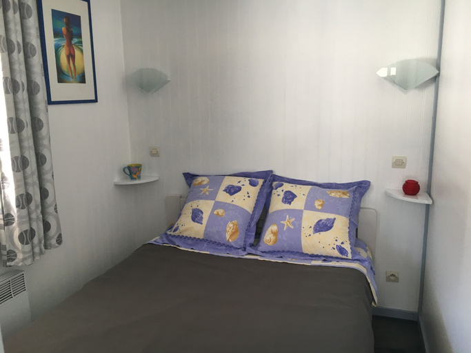 Bedroom 3, Chalet Orange Naturiste la Jenny, Gironde