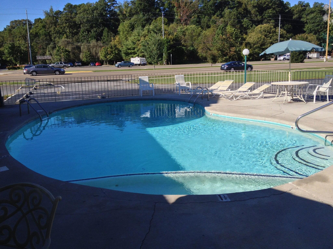 Sport & Beauty 2, Conner Hill Motor Lodge, Sevier
