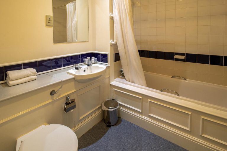 Bathroom 4, Bosworth Hall Hotel & Spa, Leicestershire