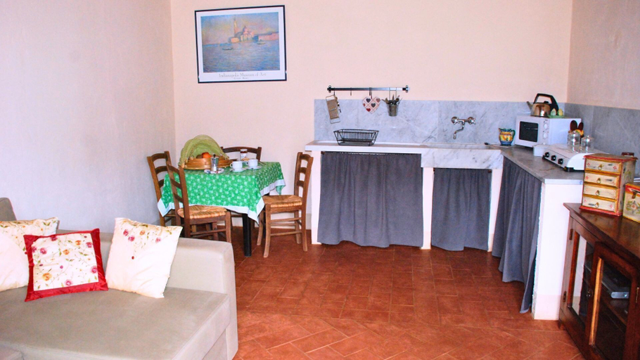 Others 5, Podere Conti, Massa Carrara