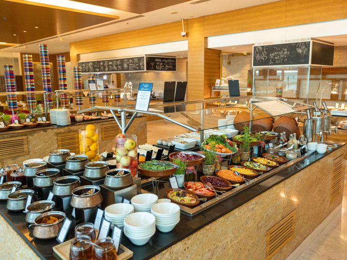 Food & Drinks 4, Hilton Doha, Doha