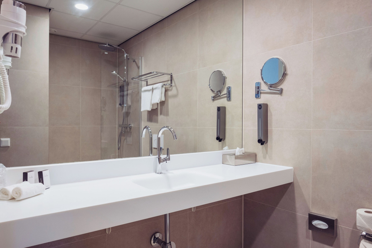 Bathroom 4, PLAZA Premium Den Haag City Center, The Hague